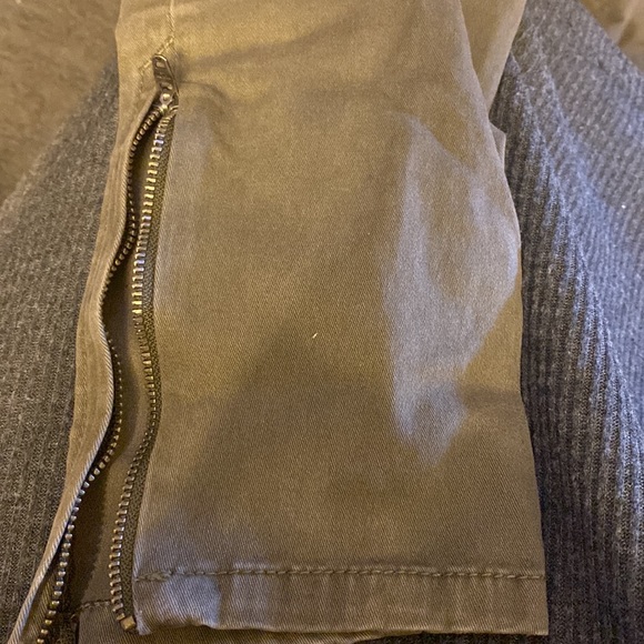 Army green cargo pants - Picture 3 of 3